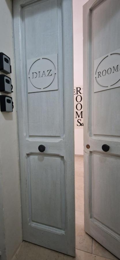 Diaz Rooms Лечче Экстерьер фото